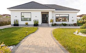 Amavi Homes With Garden